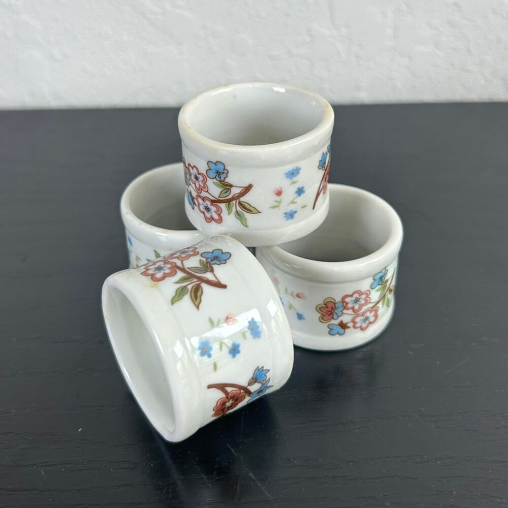 Vintage Napkin Ring Set of 4 - Town & Country- White with Pink Blue florals